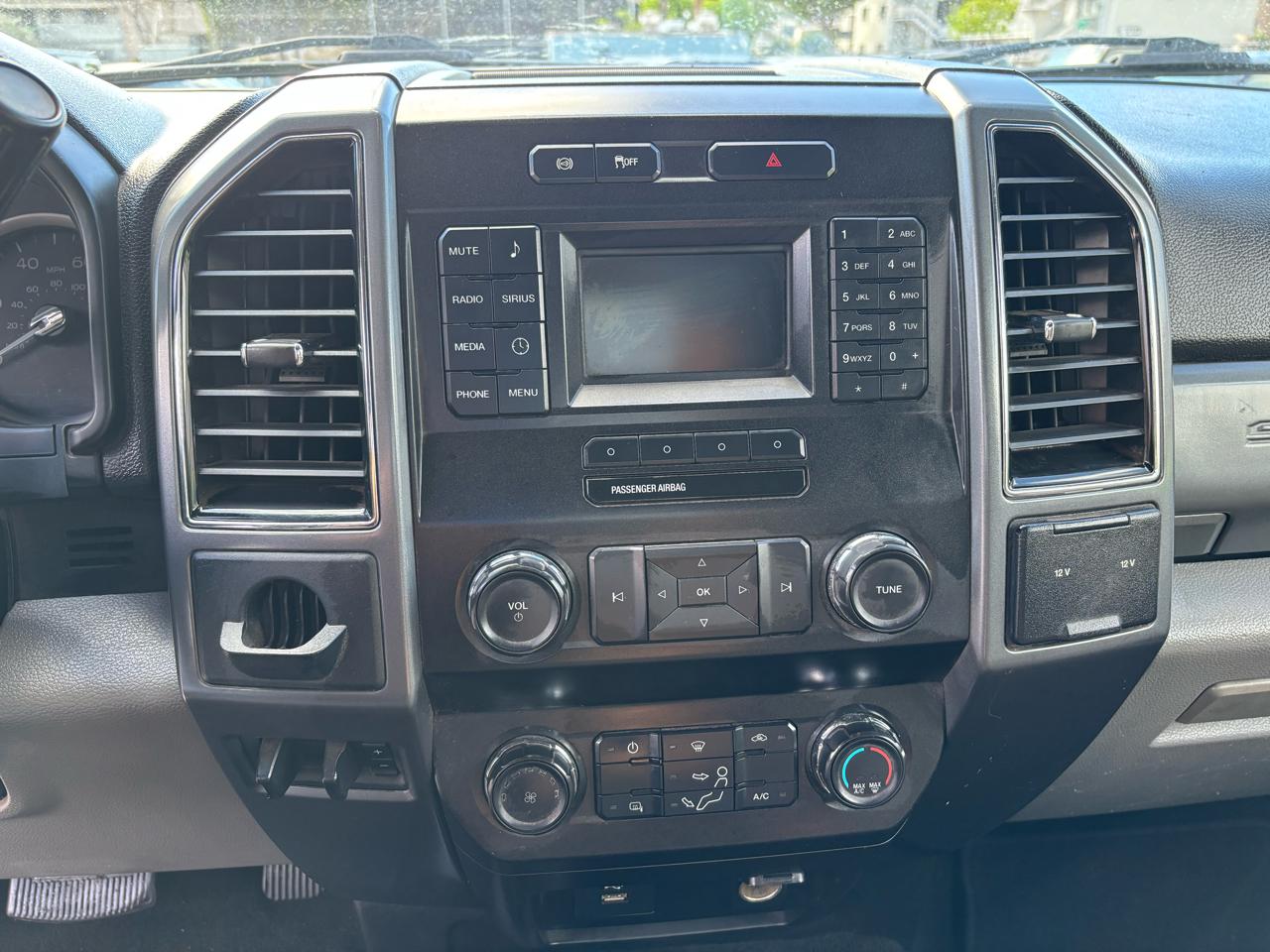 Ford Super Duty F-550 DRW XLT 4WD Reg Cab 145" WB 60" CA 2019