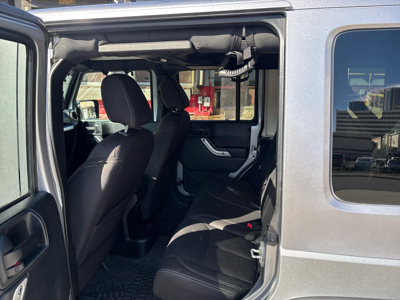 Jeep Wrangler Unlimited 4WD 4dr Sahara 2016