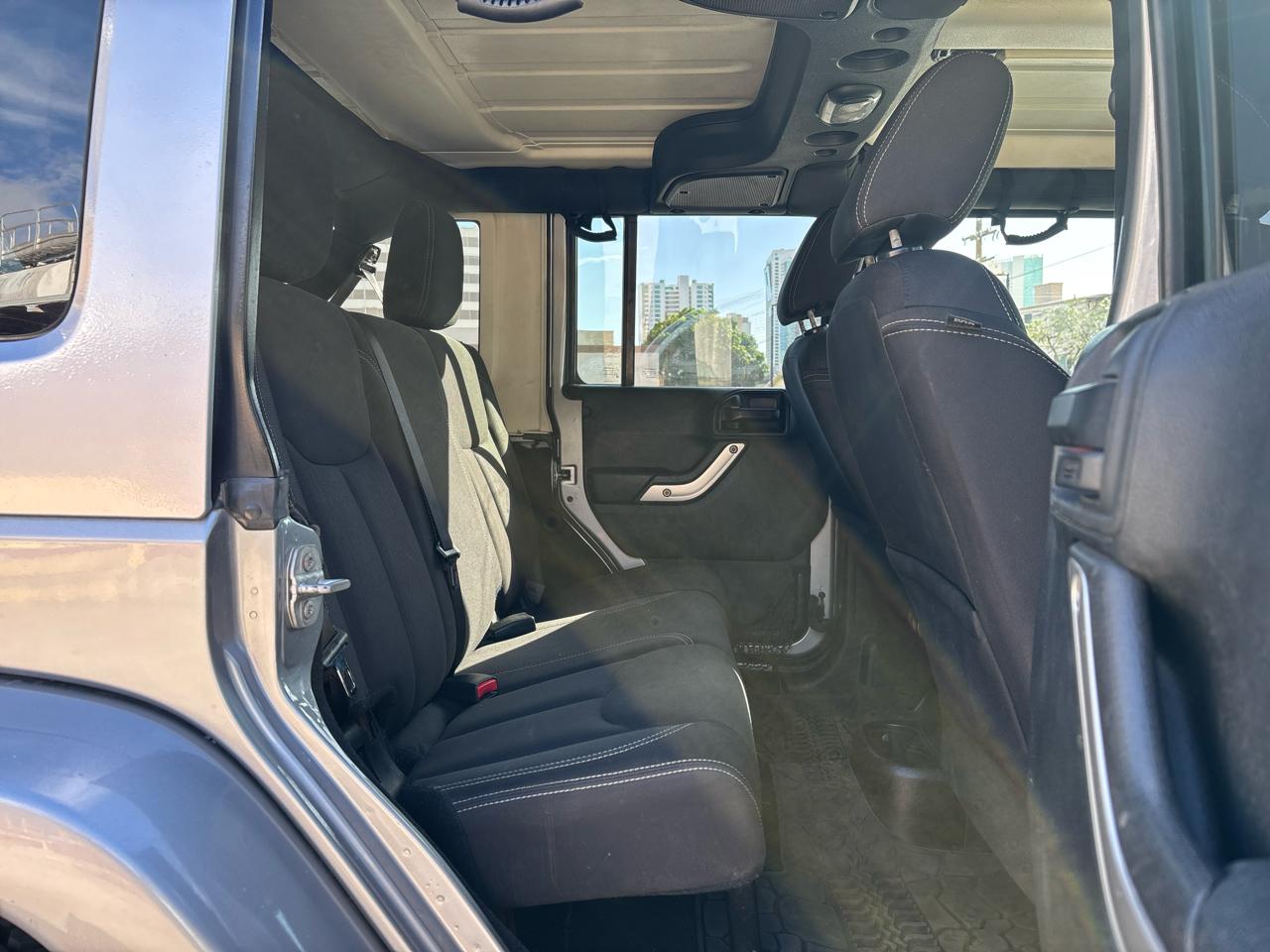 Jeep Wrangler Unlimited 4WD 4dr Sahara 2016