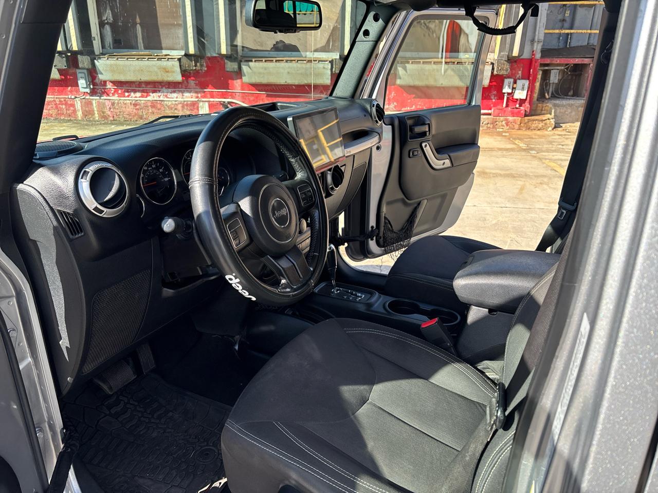 Jeep Wrangler Unlimited 4WD 4dr Sahara 2016
