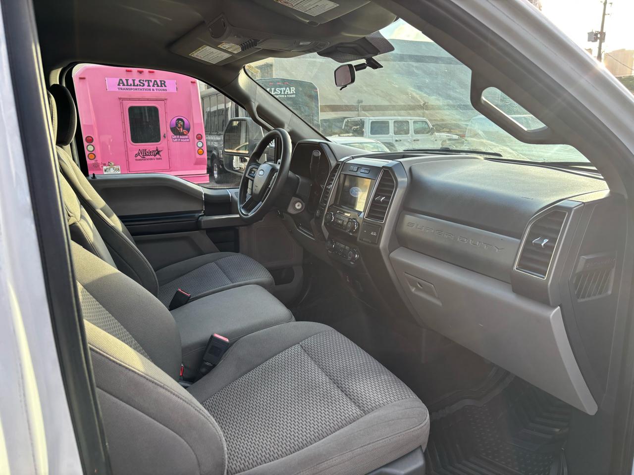 Ford Super Duty F-550 DRW XLT 4WD Reg Cab 145" WB 60" CA 2022