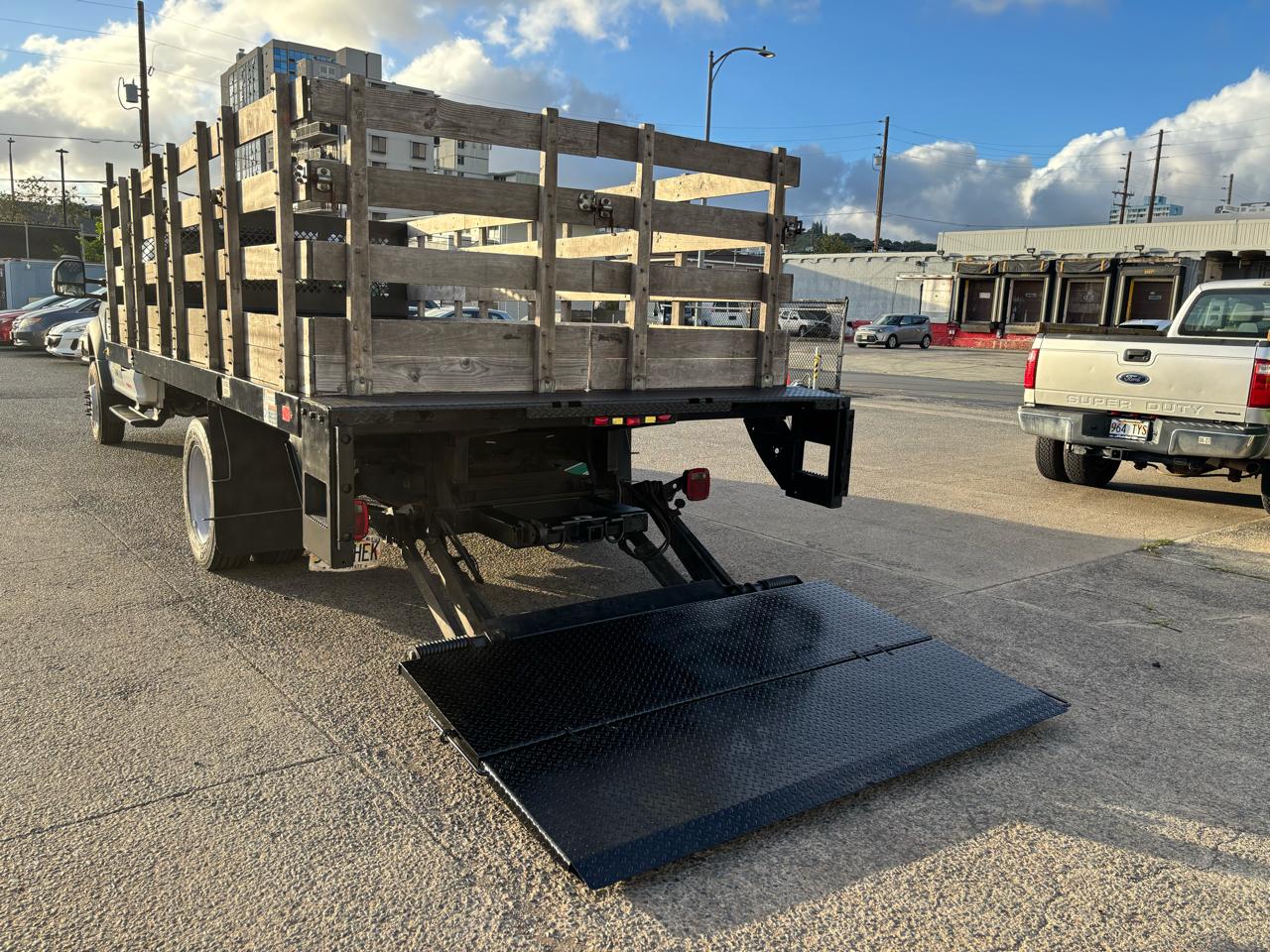 Ford Super Duty F-550 DRW XLT 4WD Reg Cab 145" WB 60" CA 2022