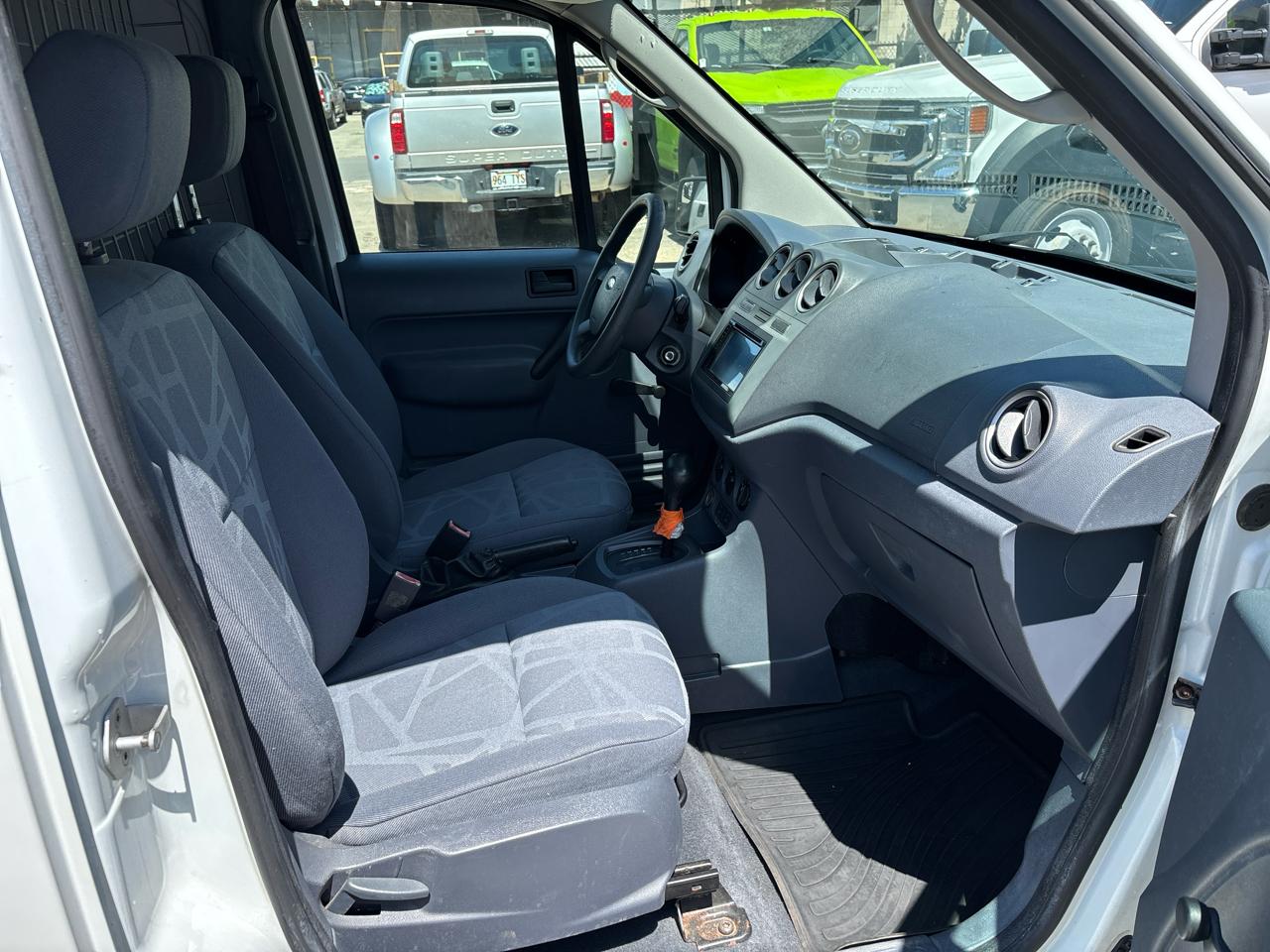 Ford Transit Connect 114.6" XL w/o side or rear door glass 2013