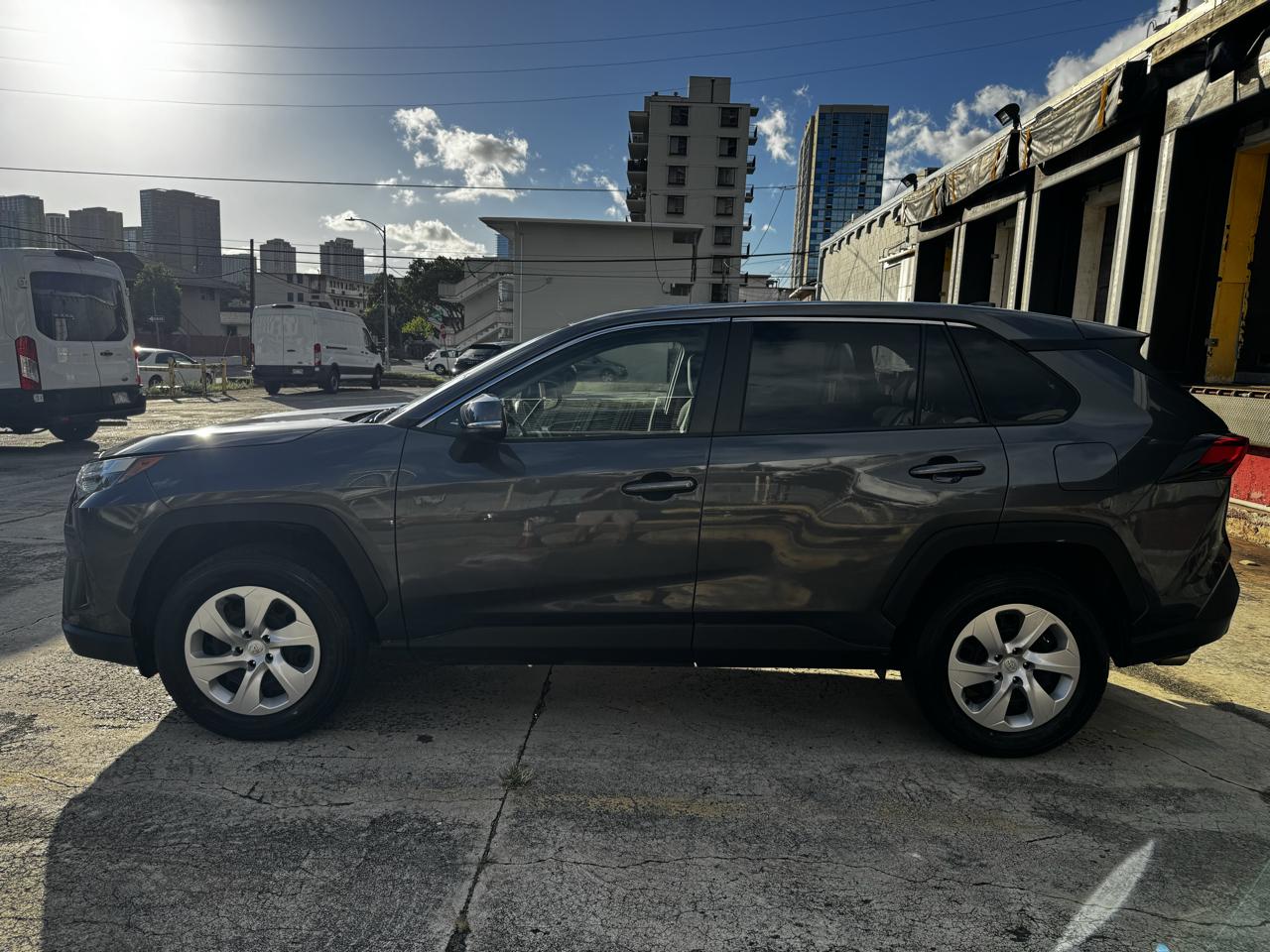 Toyota RAV4 LE FWD (Natl) 2025