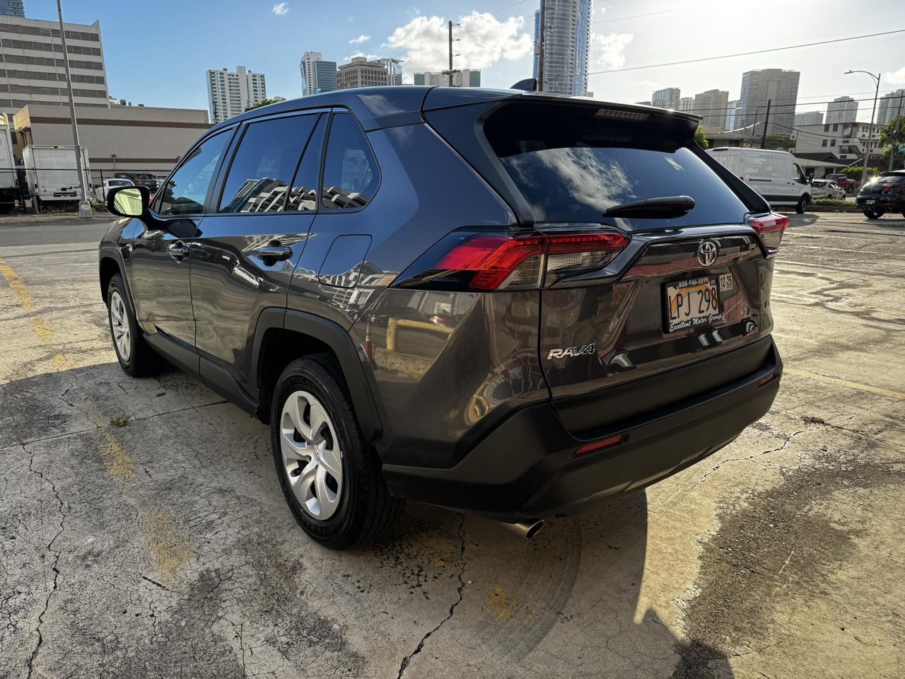 Toyota RAV4 LE FWD (Natl) 2025
