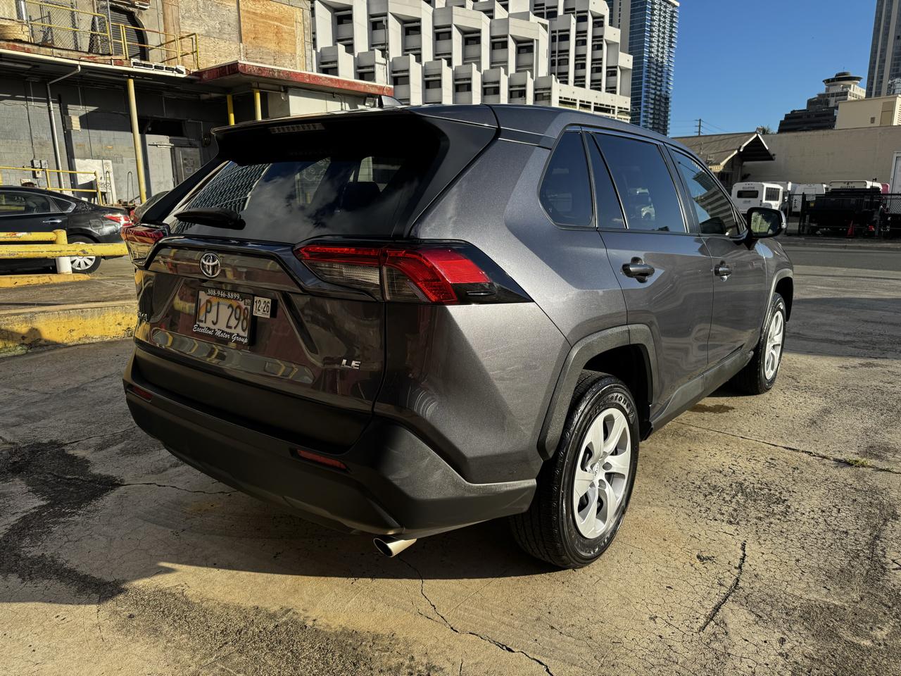 Toyota RAV4 LE FWD (Natl) 2025