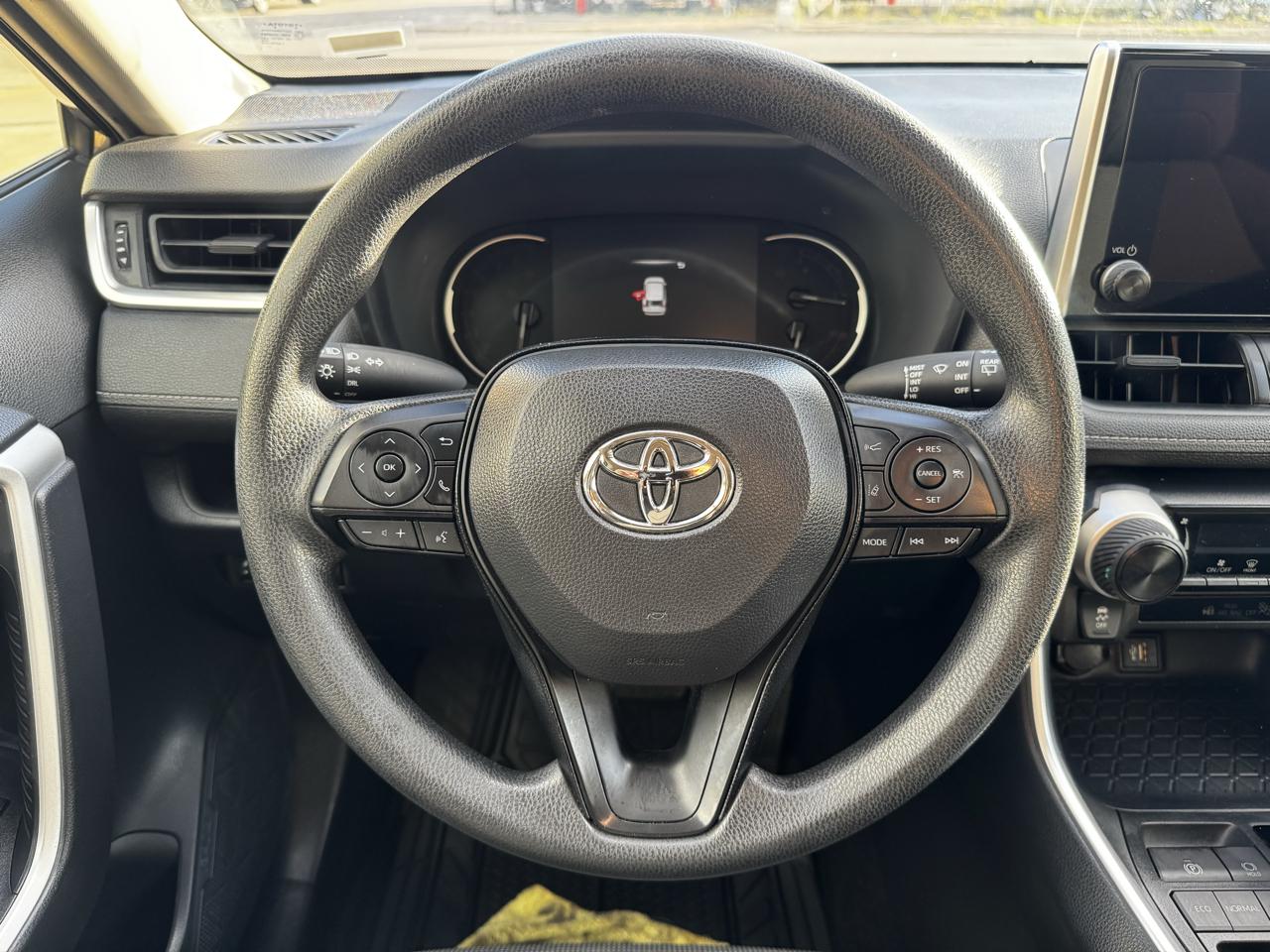 Toyota RAV4 LE FWD (Natl) 2025