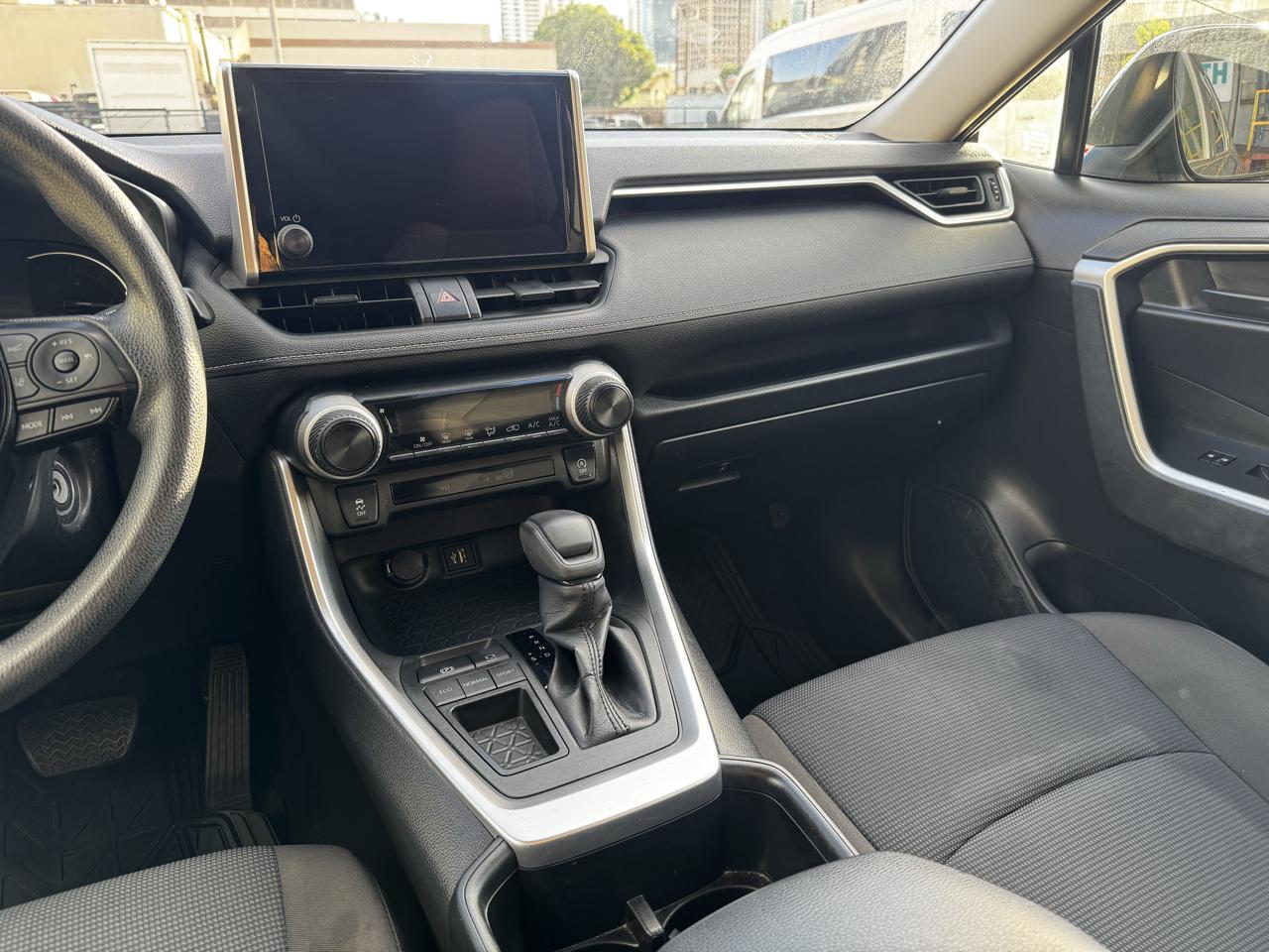 Toyota RAV4 LE FWD (Natl) 2025
