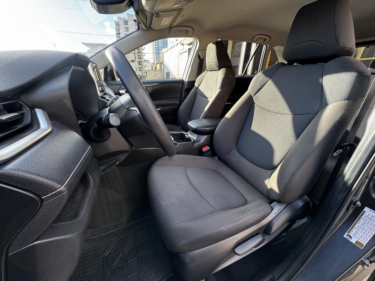 Toyota RAV4 LE FWD (Natl) 2025