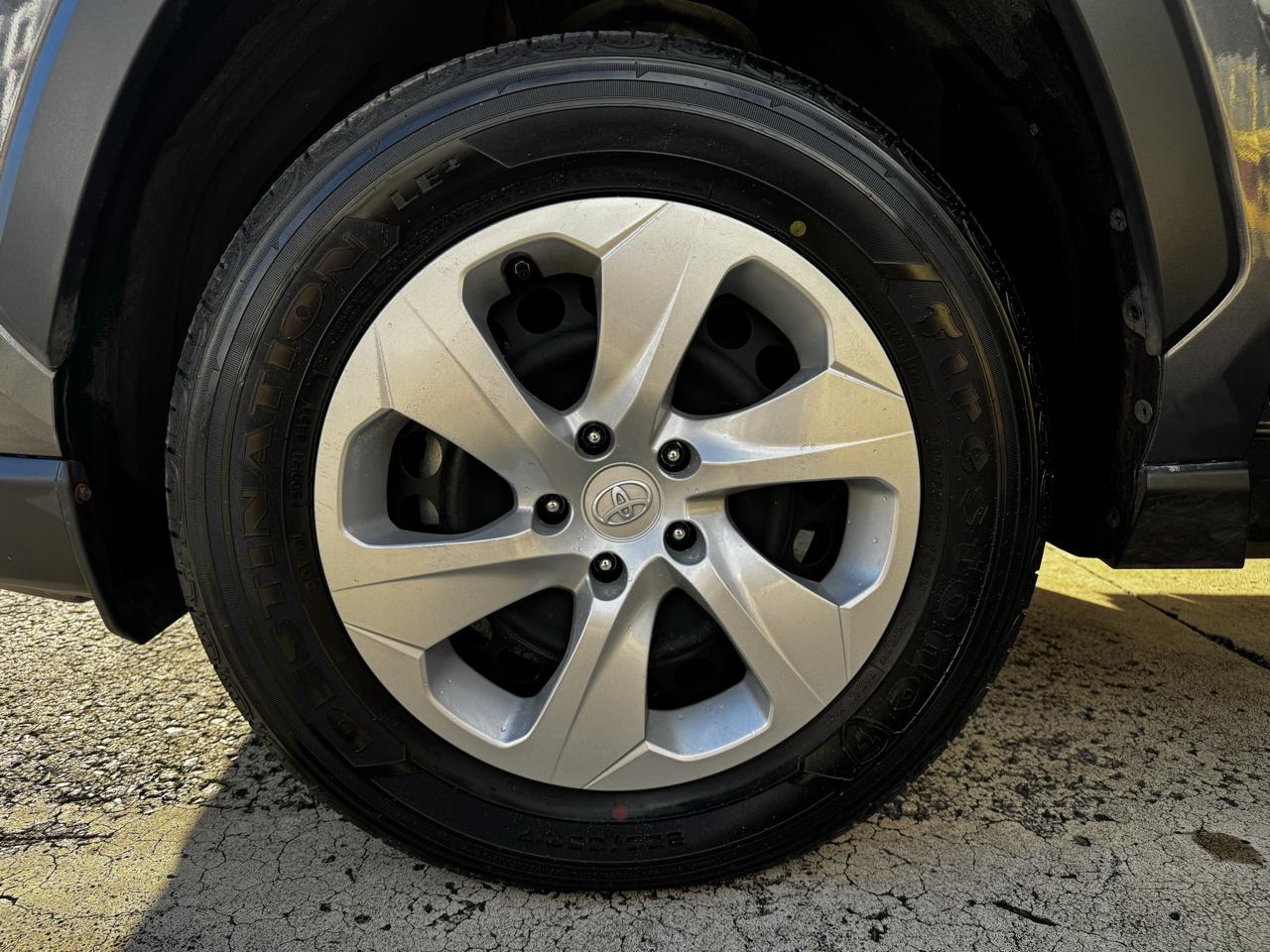 Toyota RAV4 LE FWD (Natl) 2025