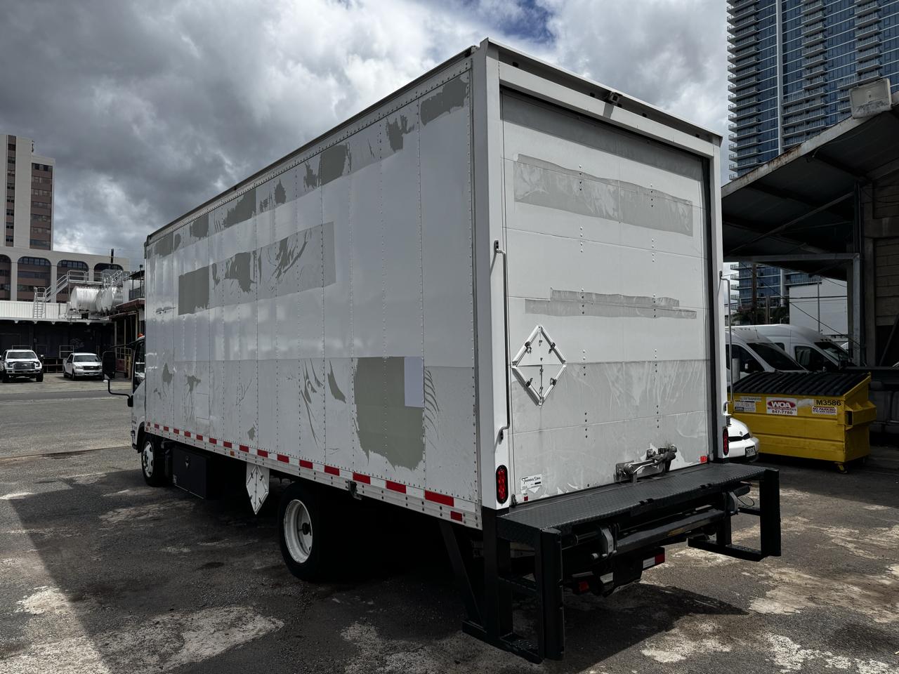 Isuzu NRR  2019