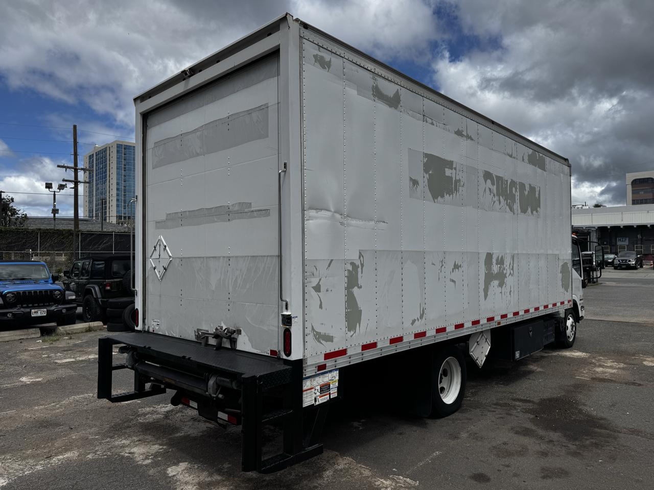 Isuzu NRR  2019