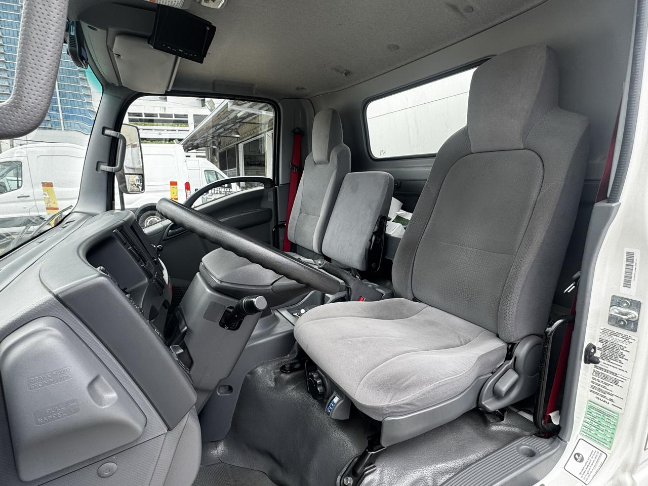 Isuzu NRR  2019