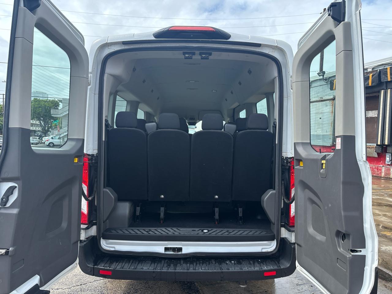 Ford Transit Passenger Wagon T-350 148" Med Roof XLT RWD 2021
