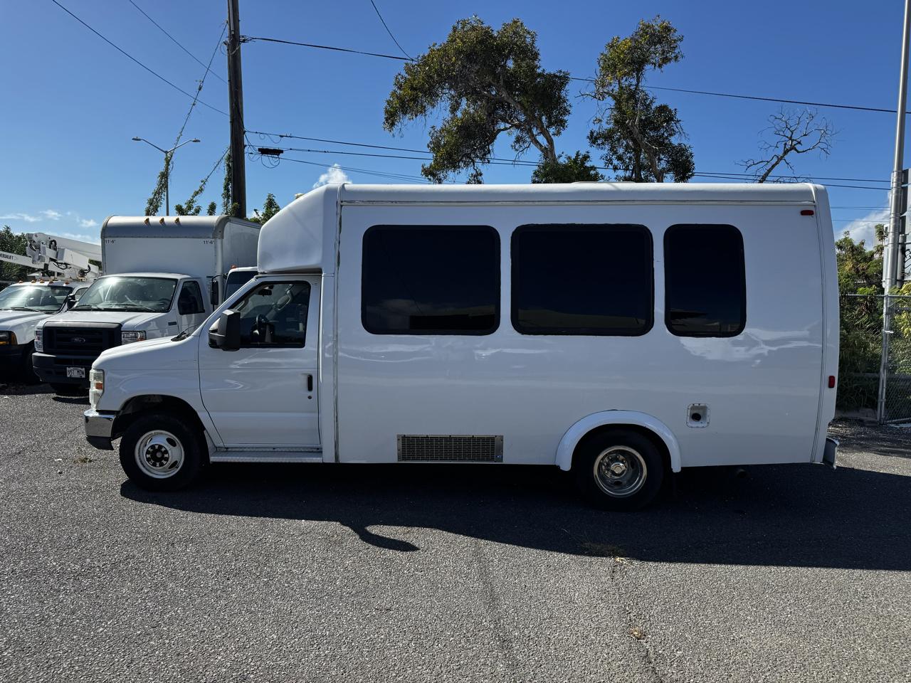 Ford Econoline Commercial Cutaway E-350 Super Duty 138" SRW 2013