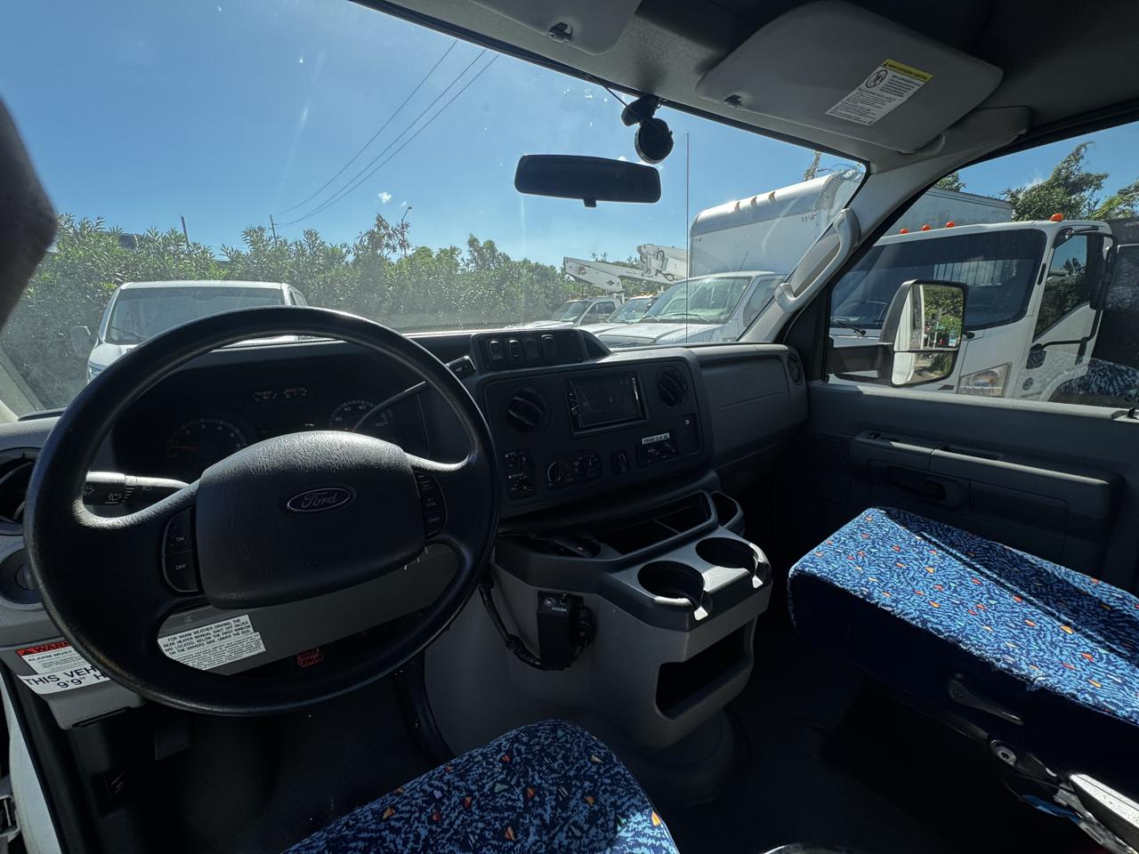 Ford Econoline Commercial Cutaway E-350 Super Duty 138" SRW 2013