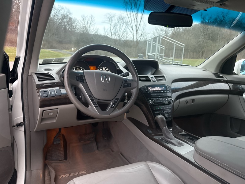Acura MDX 6-Spd AT w/Tech and Entertainment Package 2011