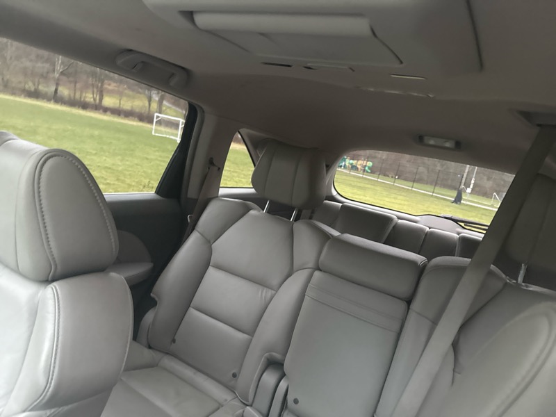 Acura MDX 6-Spd AT w/Tech and Entertainment Package 2011