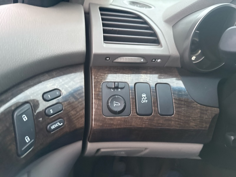 Acura MDX 6-Spd AT w/Tech and Entertainment Package 2011