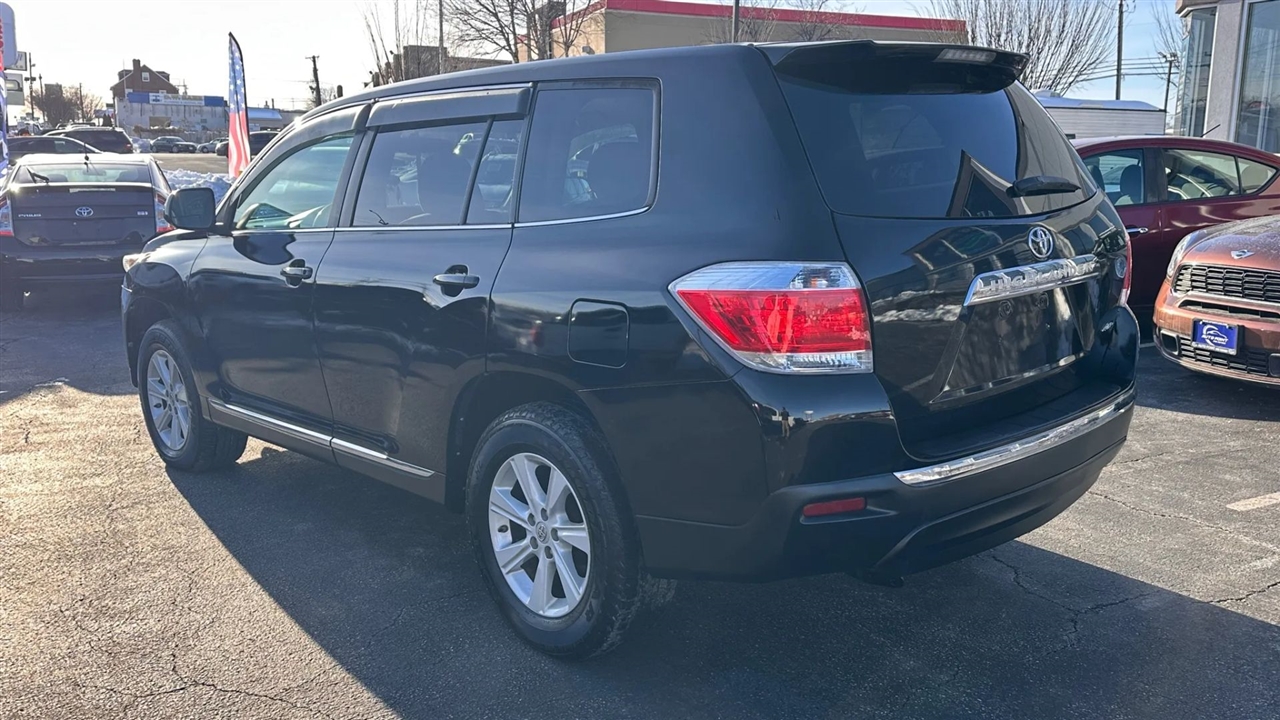 Toyota Highlander Base 4WD 2013