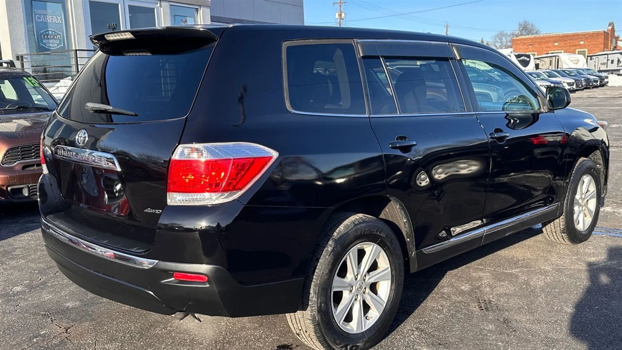 Toyota Highlander Base 4WD 2013