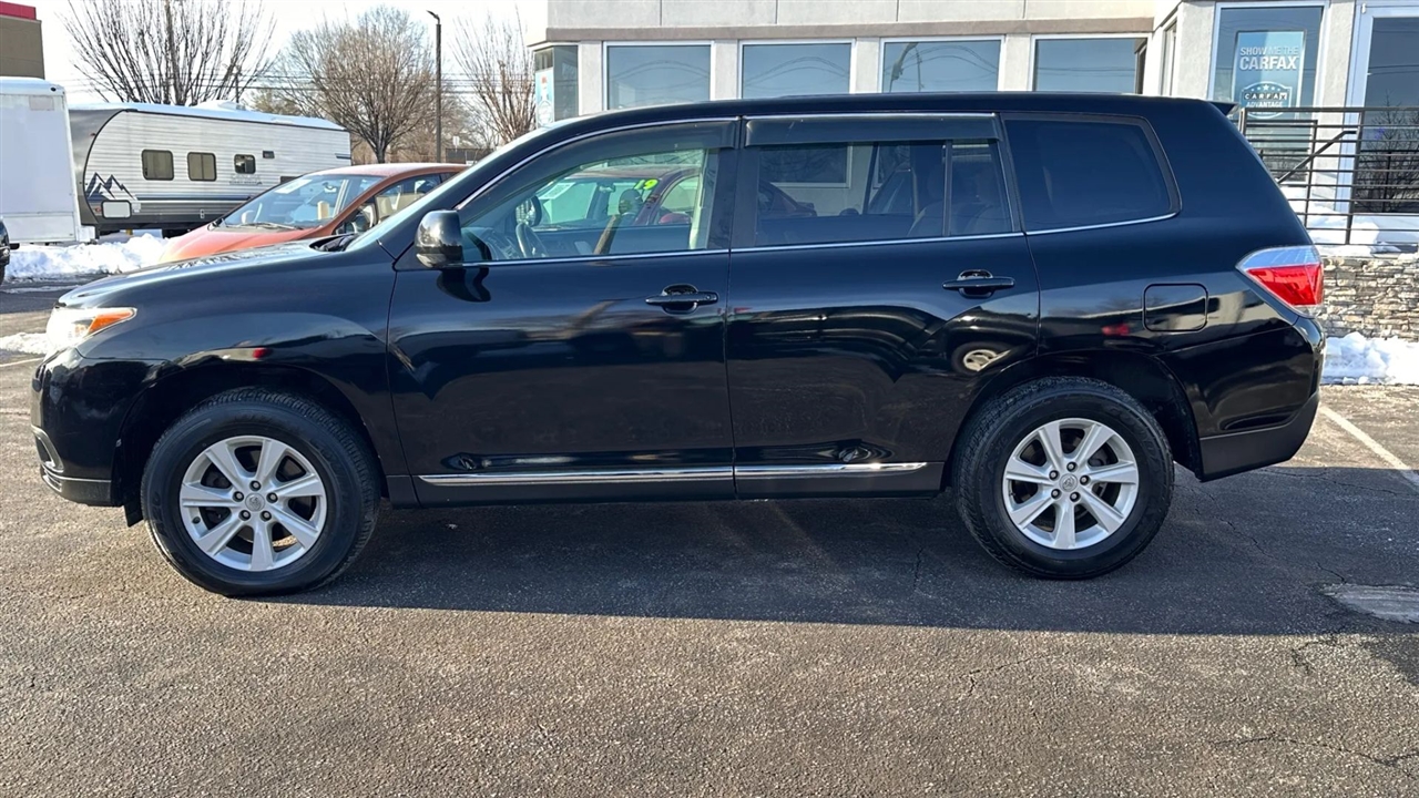Toyota Highlander Base 4WD 2013