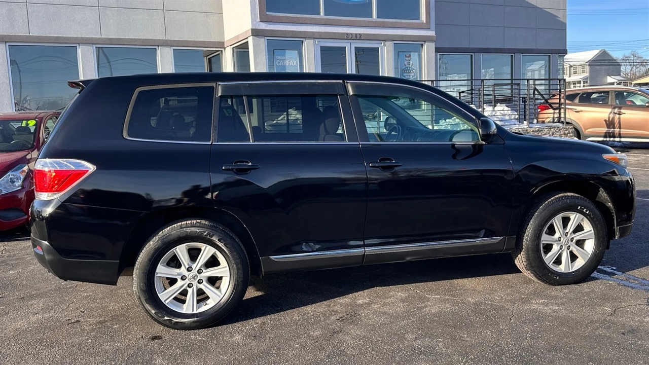 Toyota Highlander Base 4WD 2013
