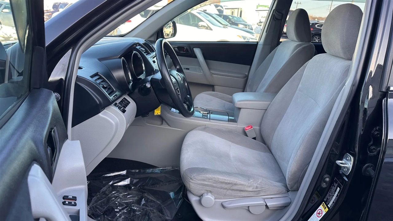 Toyota Highlander Base 4WD 2013