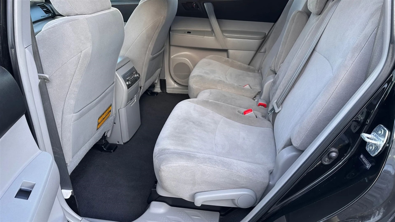 Toyota Highlander Base 4WD 2013