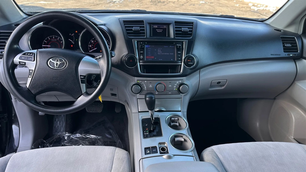 Toyota Highlander Base 4WD 2013