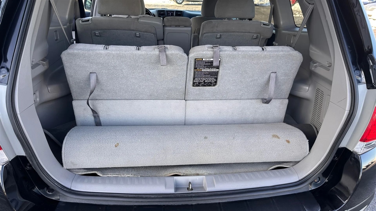 Toyota Highlander Base 4WD 2013