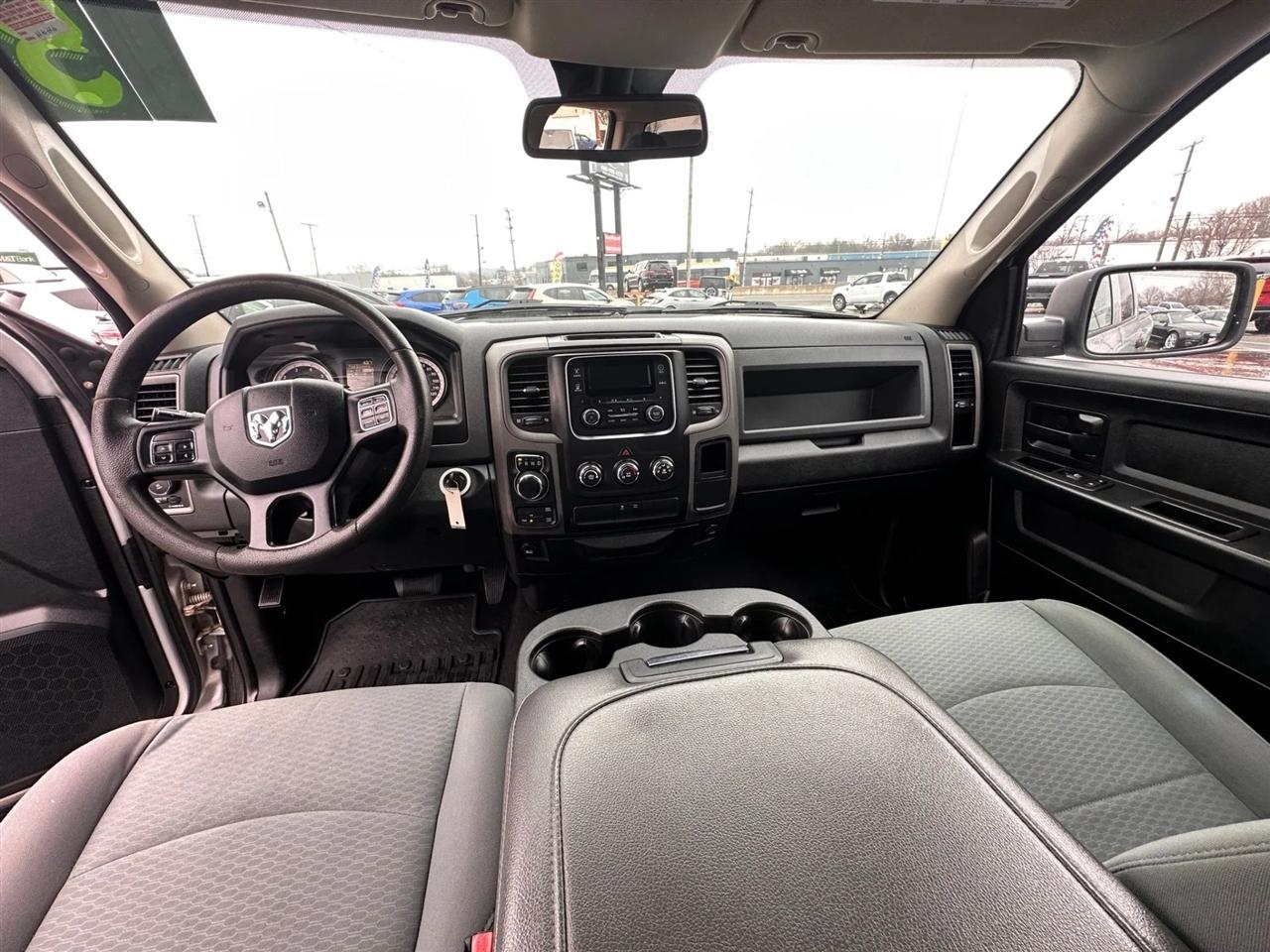 RAM 1500 Express 4x4 Quad Cab 6'4" Box 2018