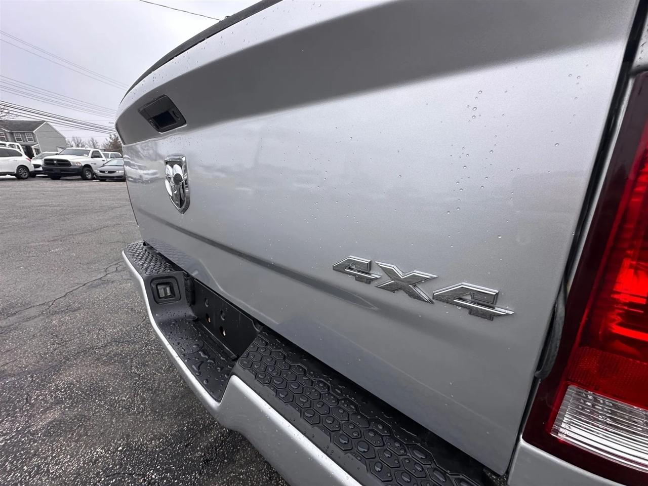 RAM 1500 Express 4x4 Quad Cab 6'4" Box 2018