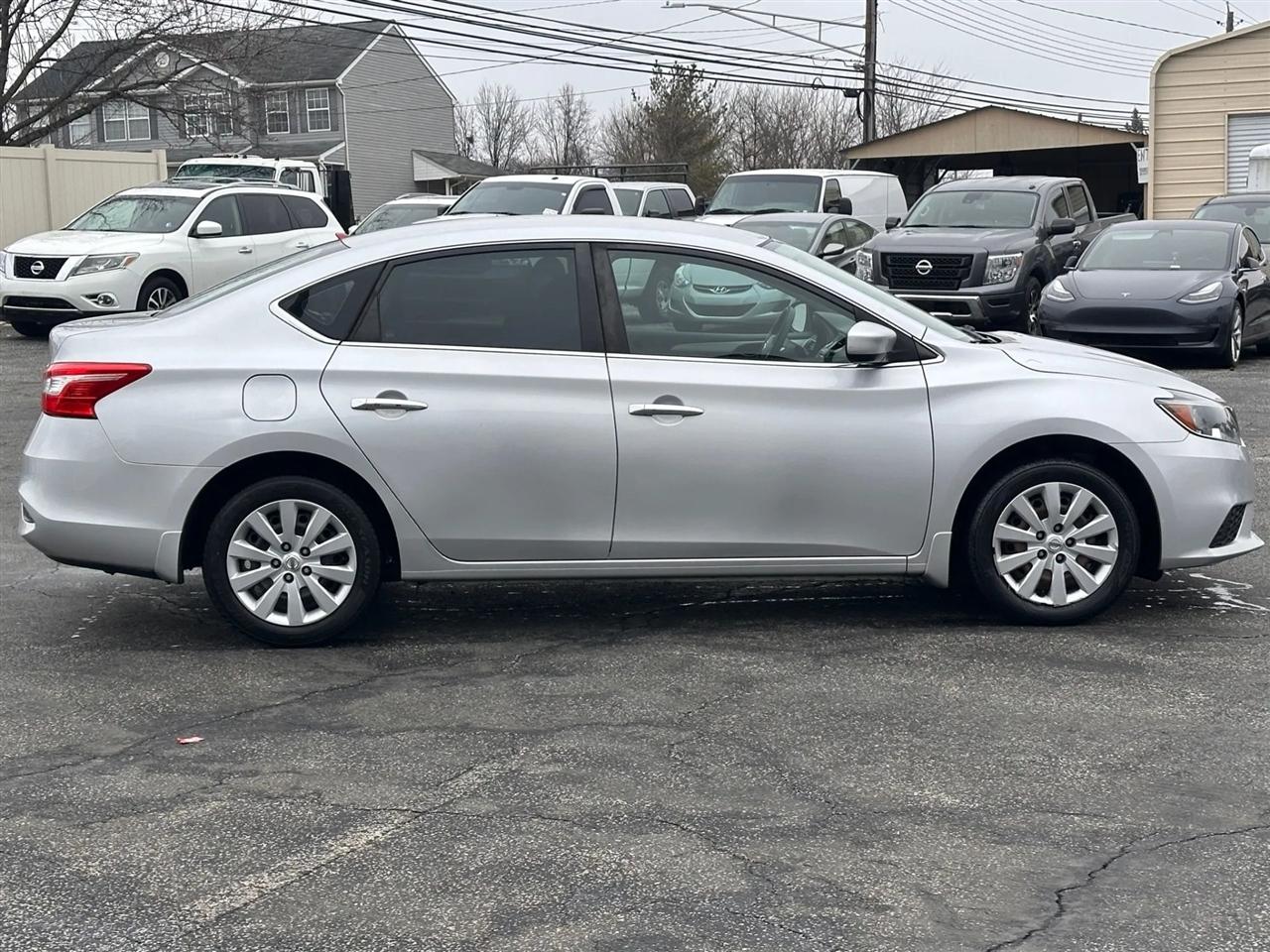 Nissan Sentra 4dr Sdn I4 CVT S 2016