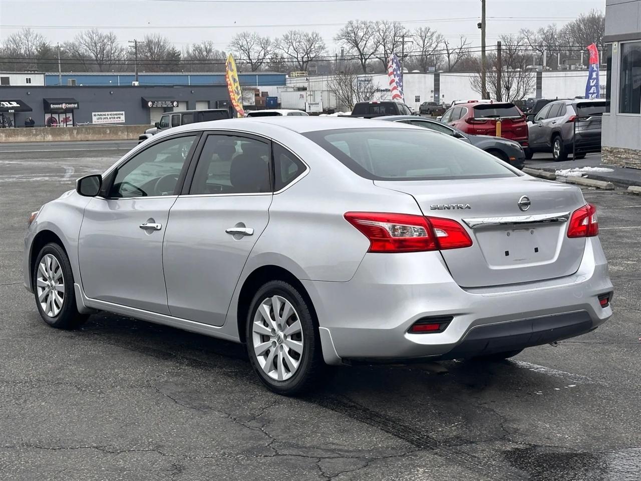 Nissan Sentra 4dr Sdn I4 CVT S 2016