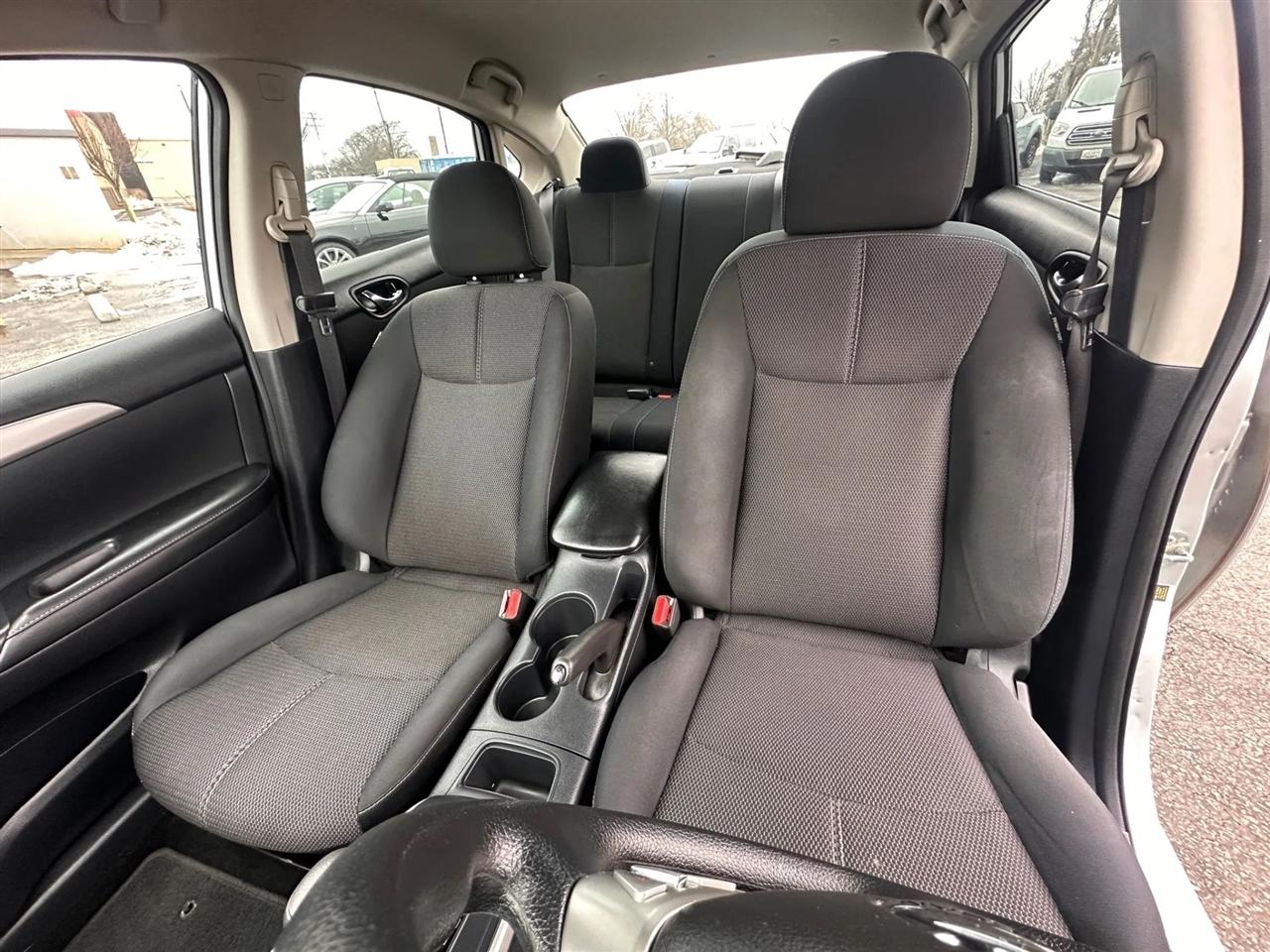 Nissan Sentra 4dr Sdn I4 CVT S 2016