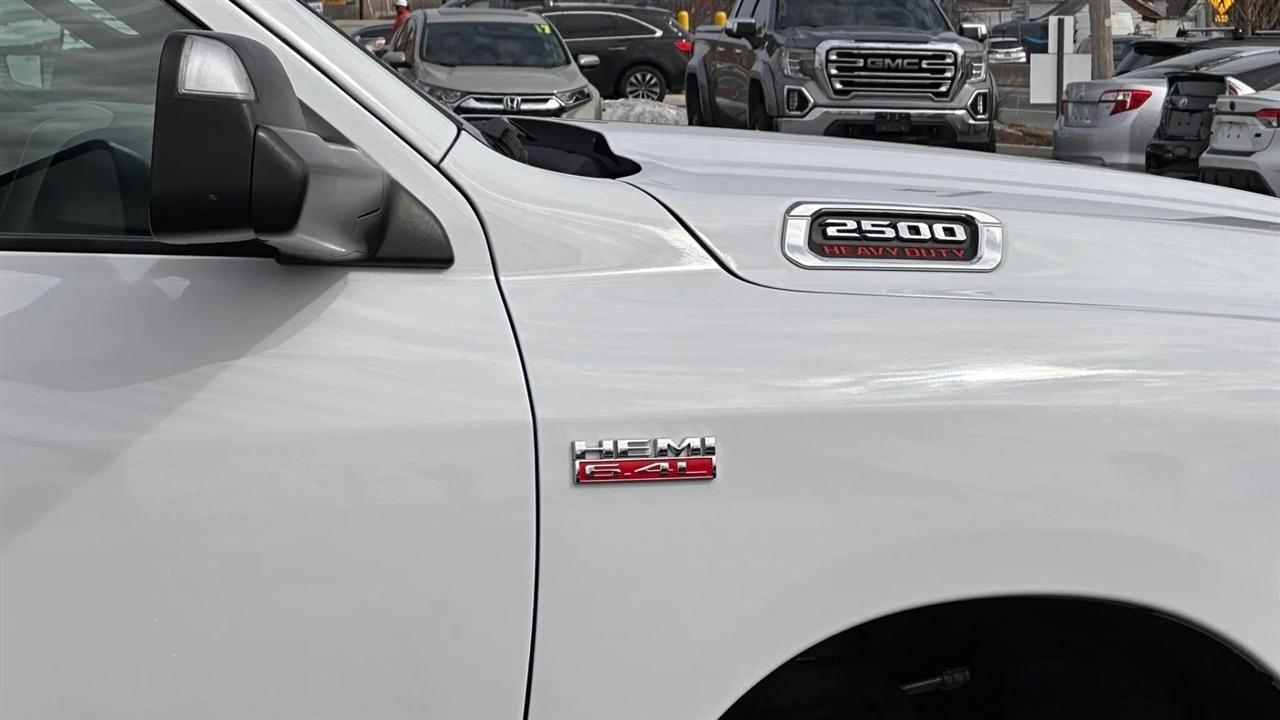 RAM 2500 Tradesman 4x4 Crew Cab 8' Box 2022