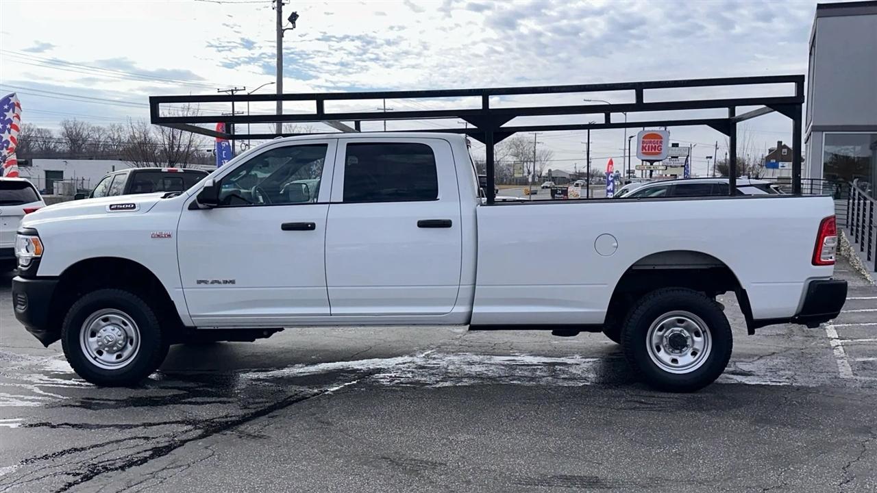 RAM 2500 Tradesman 4x4 Crew Cab 8' Box 2022