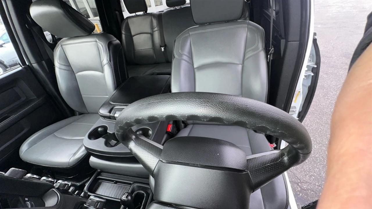 RAM 2500 Tradesman 4x4 Crew Cab 8' Box 2022