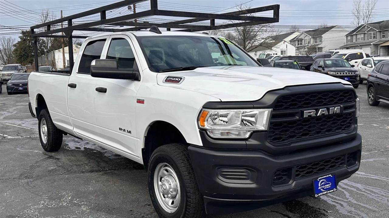 RAM 2500 Tradesman 4x4 Crew Cab 8' Box 2022