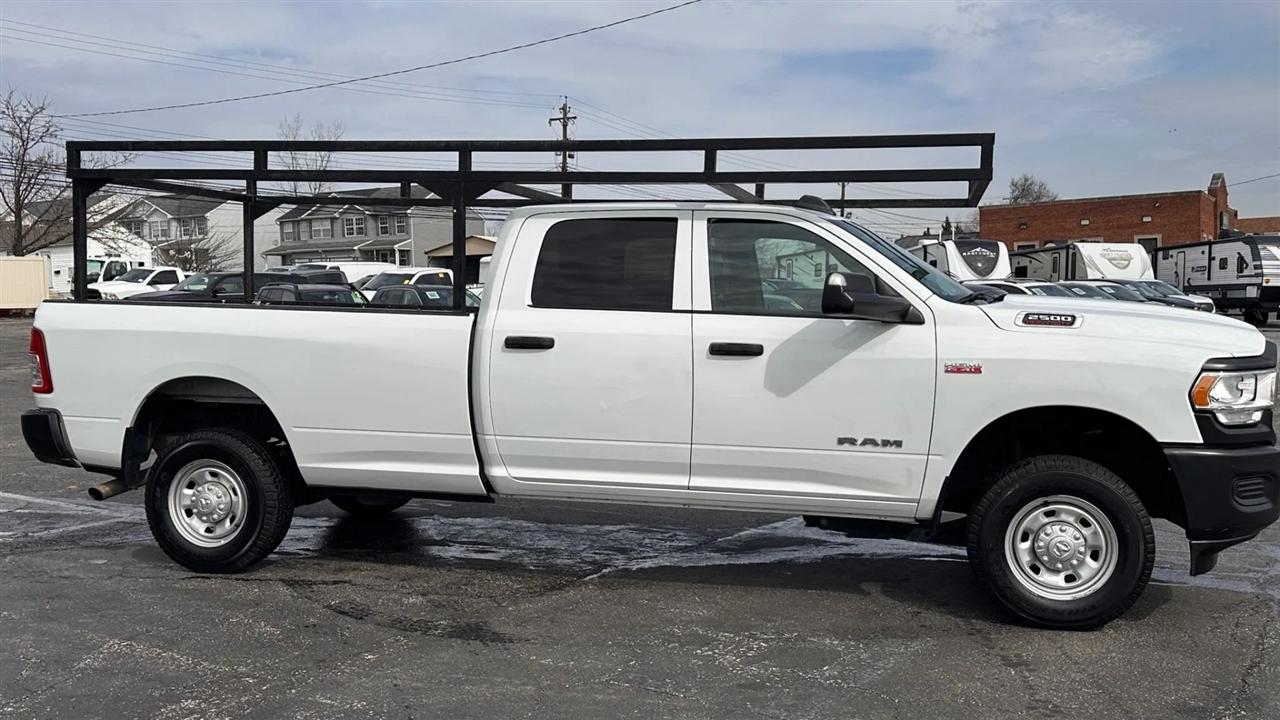 RAM 2500 Tradesman 4x4 Crew Cab 8' Box 2022