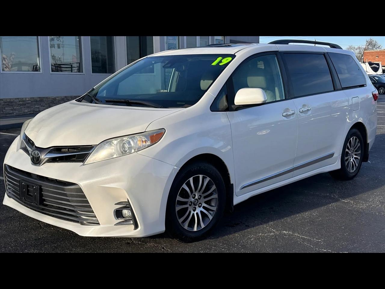 Toyota Sienna XLE Auto Access Seat FWD 7-Passenger (Natl) 2019