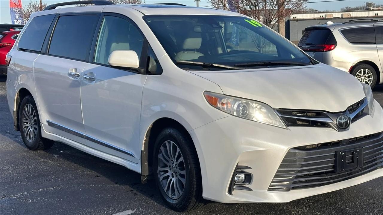 Toyota Sienna XLE Auto Access Seat FWD 7-Passenger (Natl) 2019
