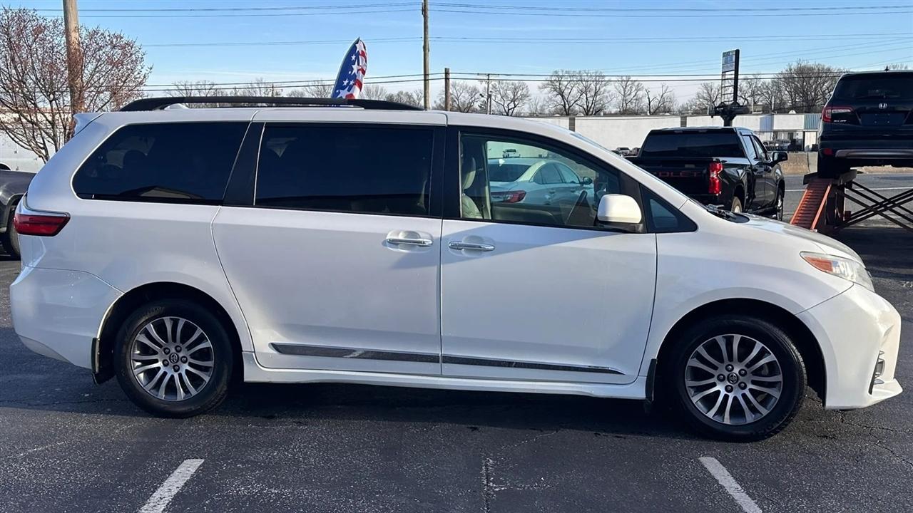 Toyota Sienna XLE Auto Access Seat FWD 7-Passenger (Natl) 2019