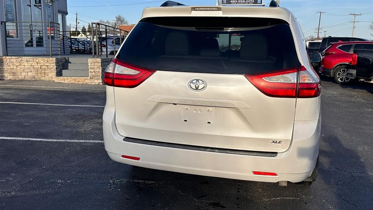 Toyota Sienna XLE Auto Access Seat FWD 7-Passenger (Natl) 2019