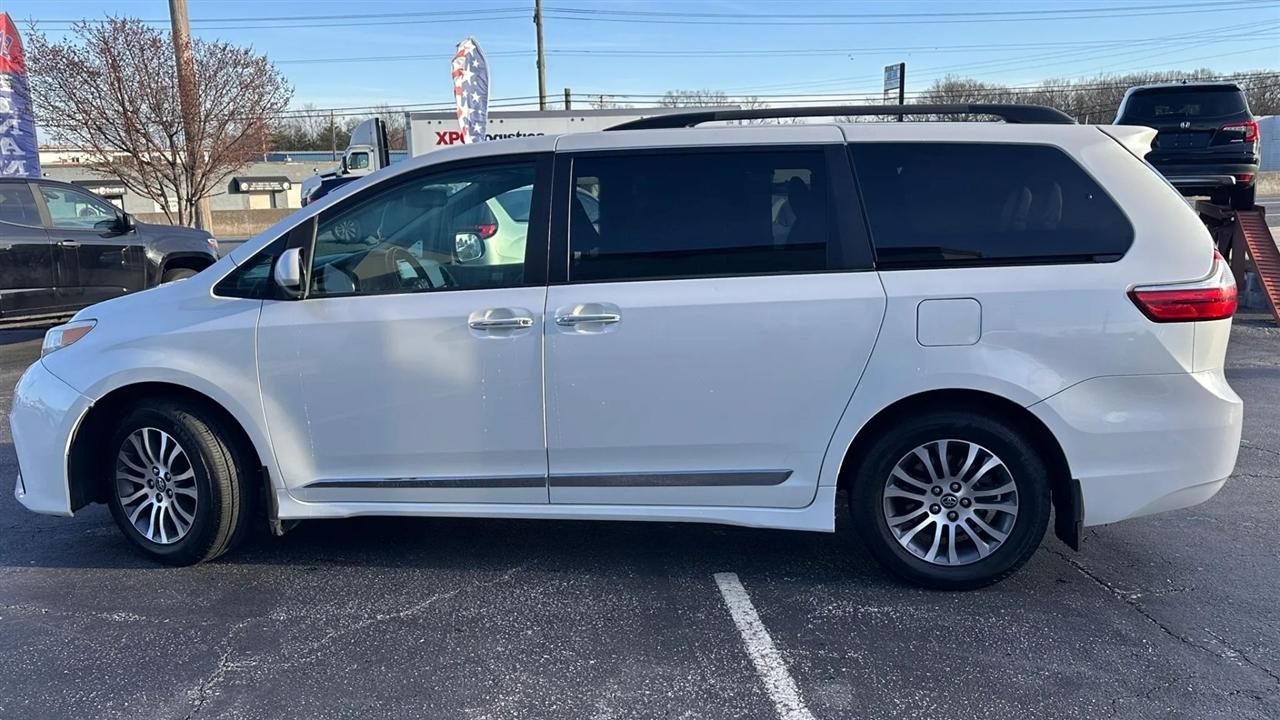 Toyota Sienna XLE Auto Access Seat FWD 7-Passenger (Natl) 2019