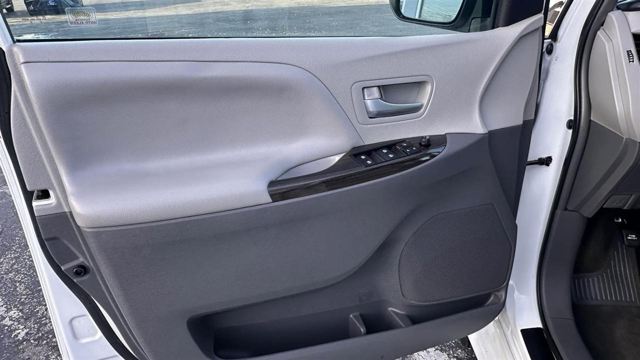 Toyota Sienna XLE Auto Access Seat FWD 7-Passenger (Natl) 2019