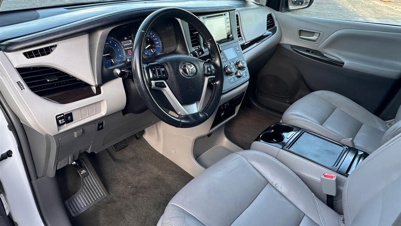 Toyota Sienna XLE Auto Access Seat FWD 7-Passenger (Natl) 2019