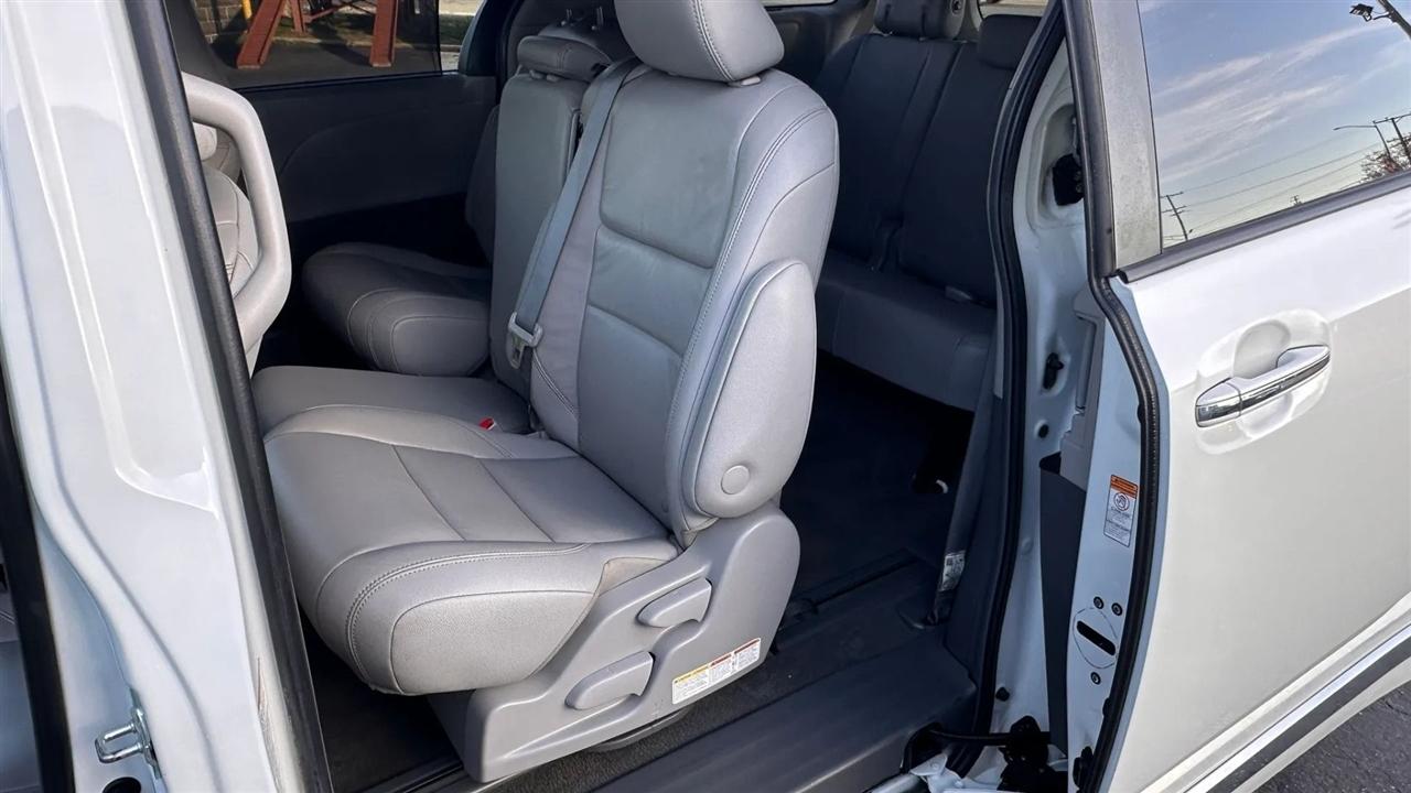 Toyota Sienna XLE Auto Access Seat FWD 7-Passenger (Natl) 2019