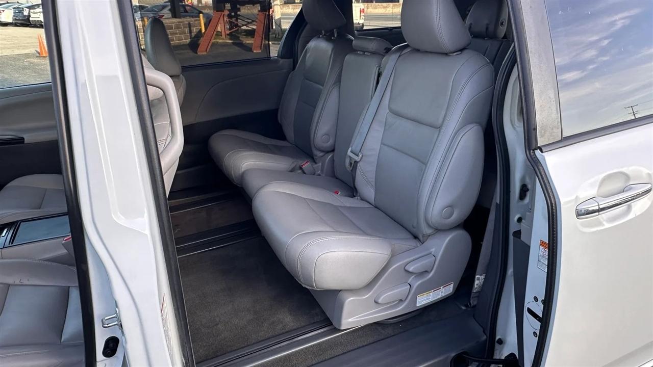 Toyota Sienna XLE Auto Access Seat FWD 7-Passenger (Natl) 2019